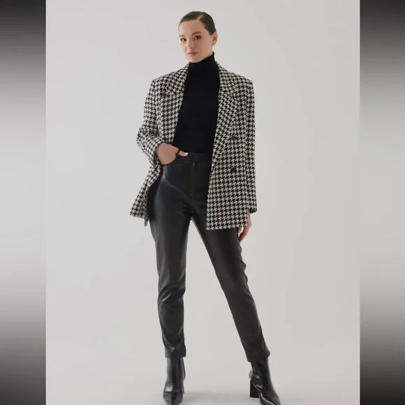 Houndstooth Pattern Ecru Oversized Blazer
Jacket - Picture 3 of 7